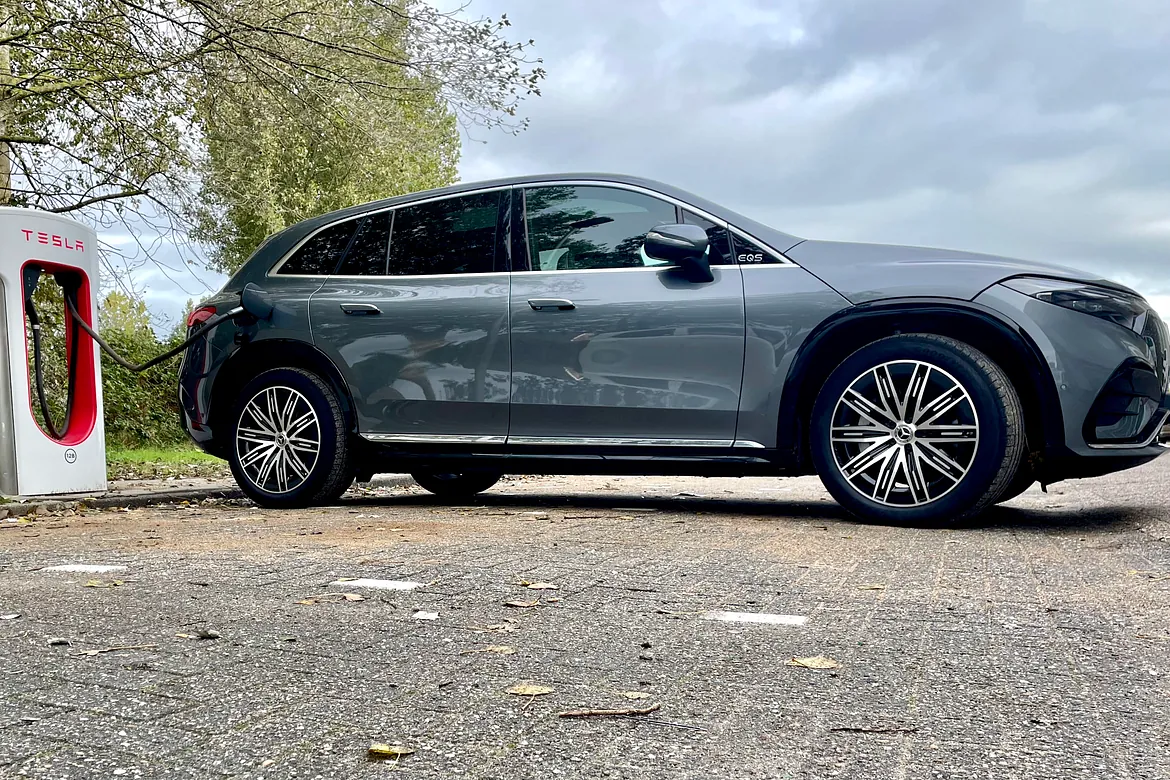 Eltax Premium Taxi: De Nieuwe Norm voor Luxe Elektrisch Zakelijk Vervoer